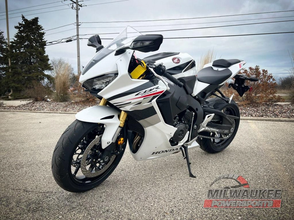 2026 Honda Cbr1000rr alt