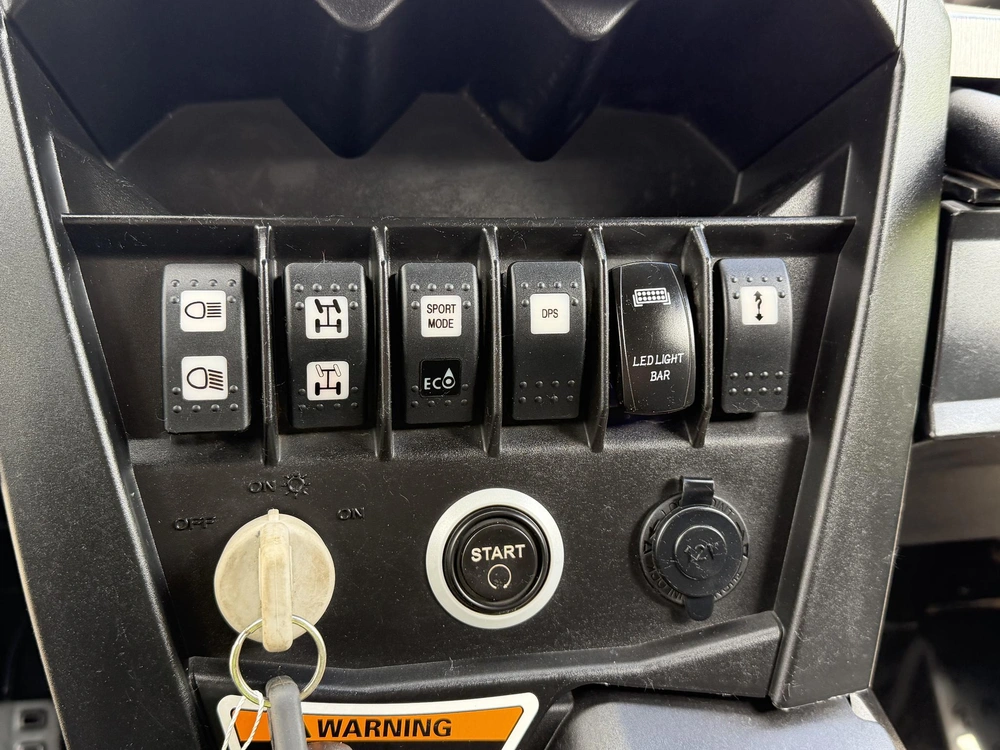 2017 Brp Commander Xt 800r (ca) alt