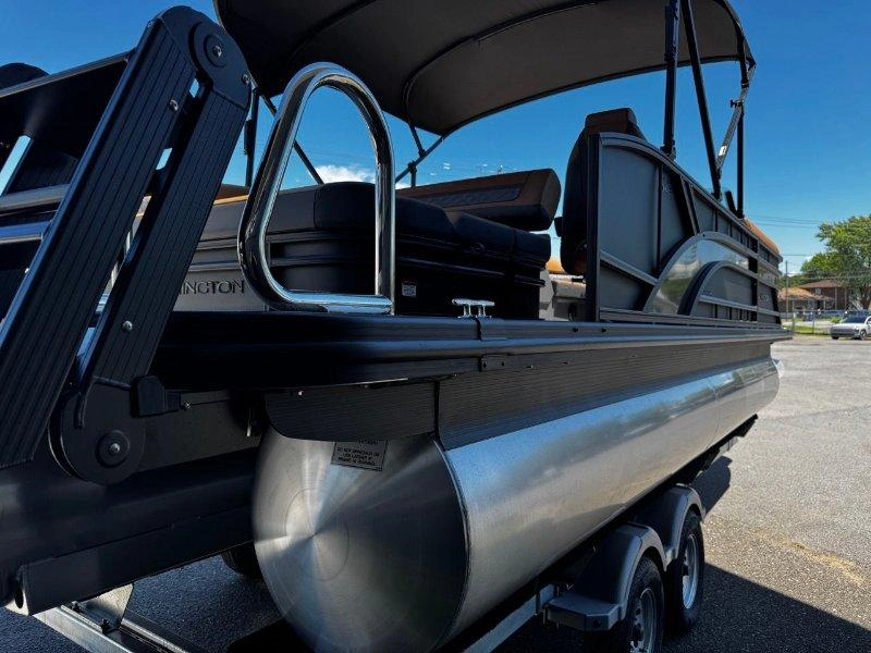 Bennington Marine 22s Swingback Luxe 3t Noir Mat 2026 alt