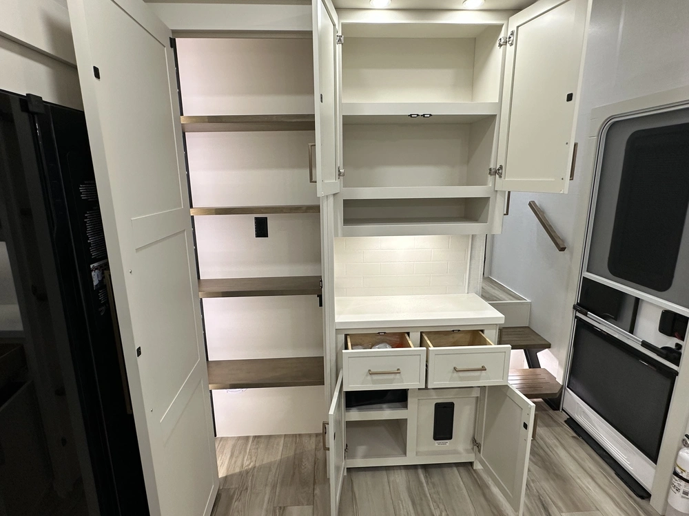 2027 Brinkley Rv Z3100 alt