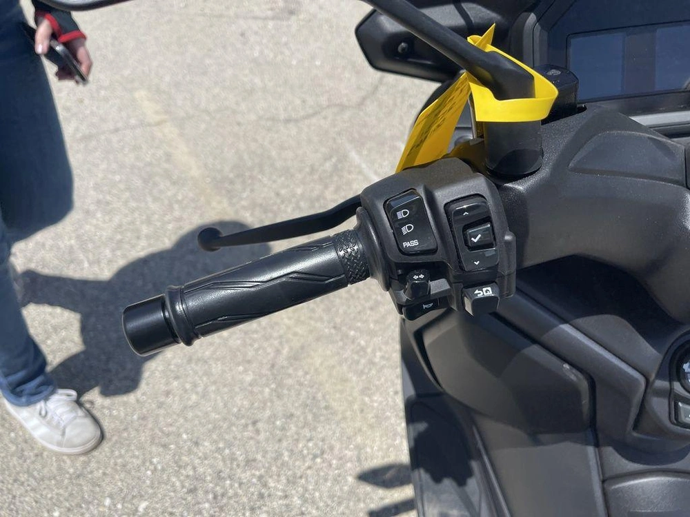 2026 Yamaha Xmax alt