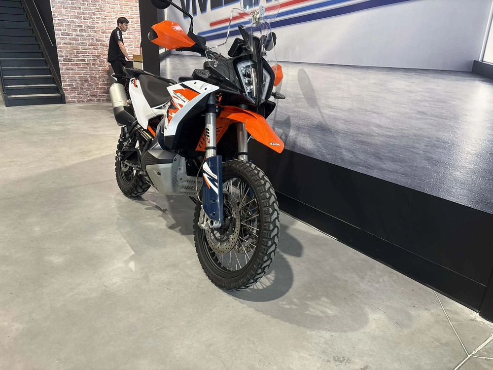 Ktm 890r 2025 alt