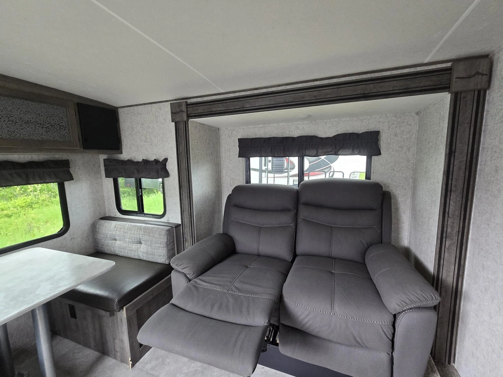 Coachmen Apex 231rds 2020 alt