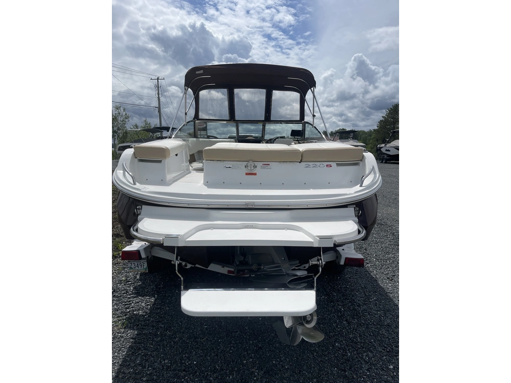 2015 Cobalt Boats 220s alt
