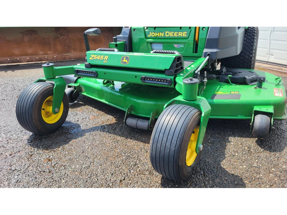 2024 John Deere Z545r alt