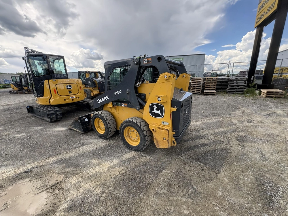 2022 John Deere 318g alt