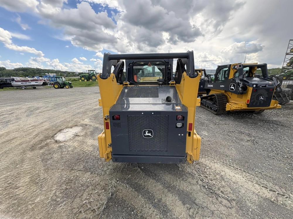 2022 John Deere 318g alt