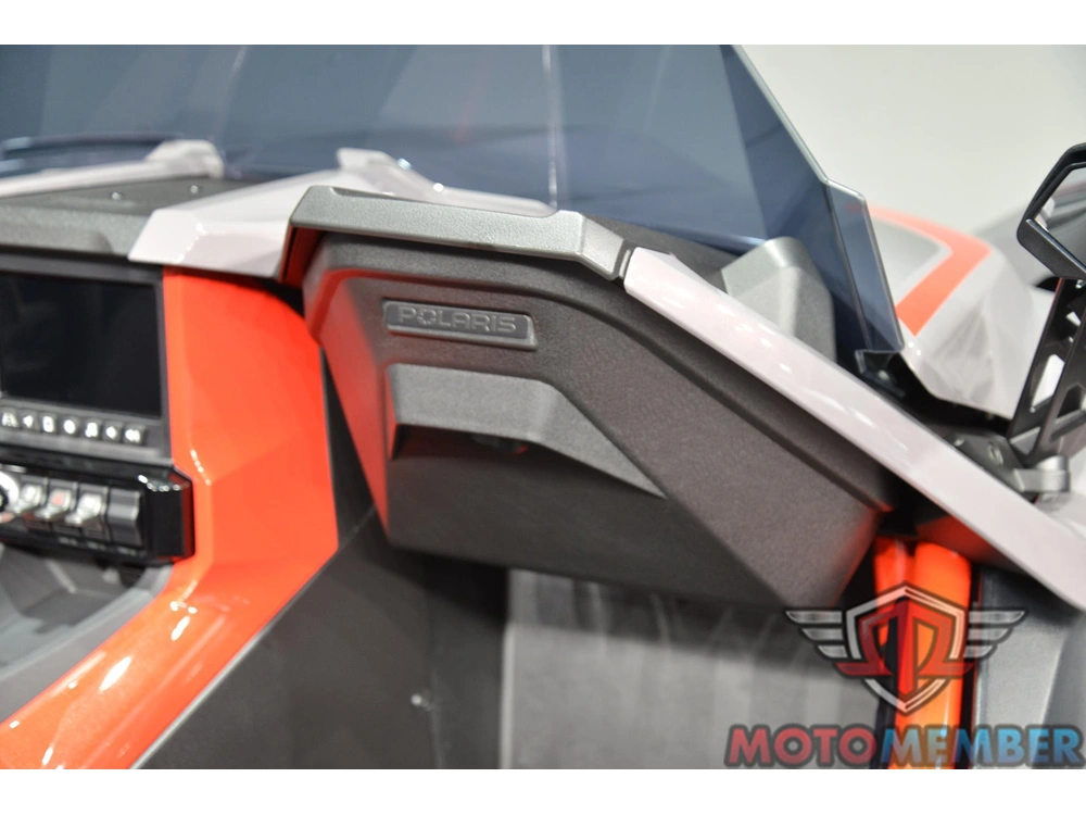 2026 Slingshot R Autodrive alt