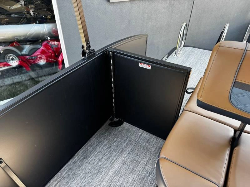 Bennington Marine 22s Swingback Luxe 3t Noir Mat 2026 alt
