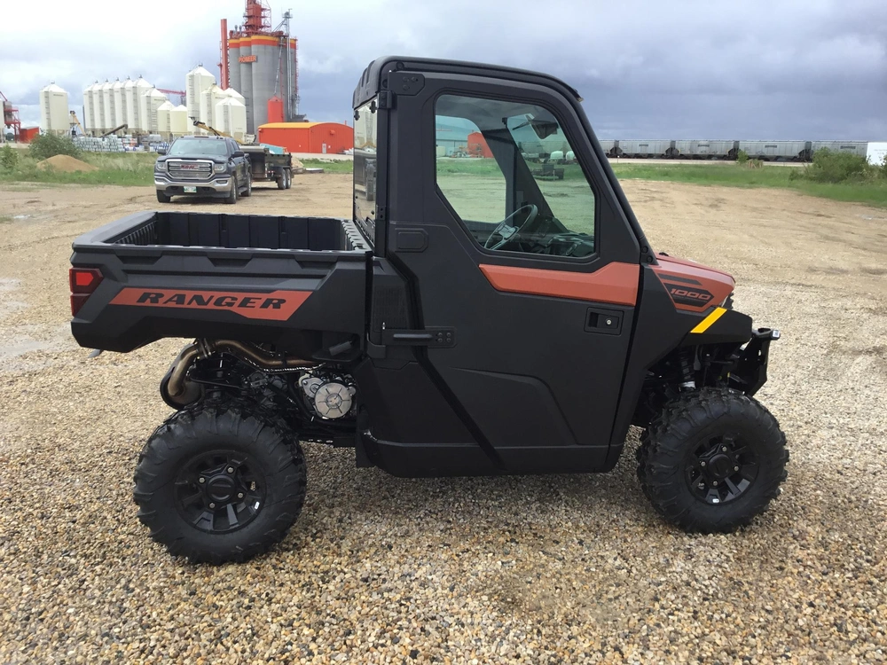 2026 Polaris Ranger 1000 Premium Cabbed Ranger alt