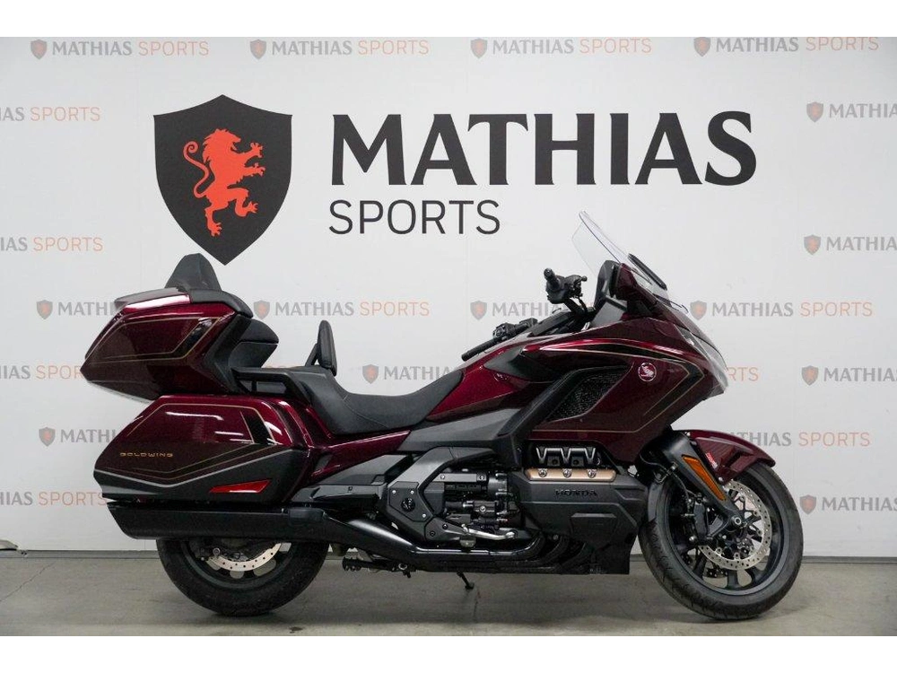 Honda Gold Wing Tour 50th 2025 alt