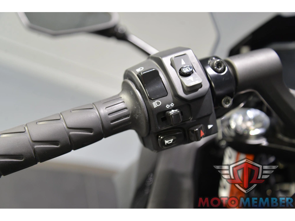 2025 Kawasaki Ninja® 650 alt