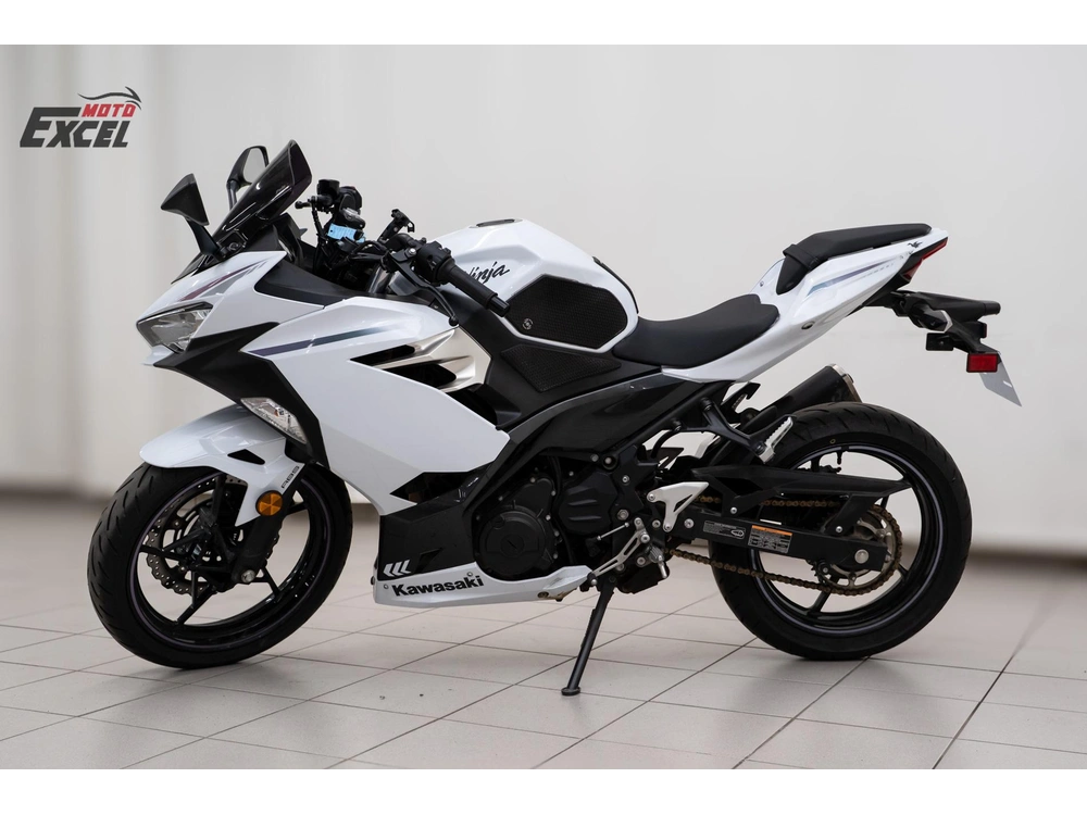 Kawasaki Ninja 400 2023 alt