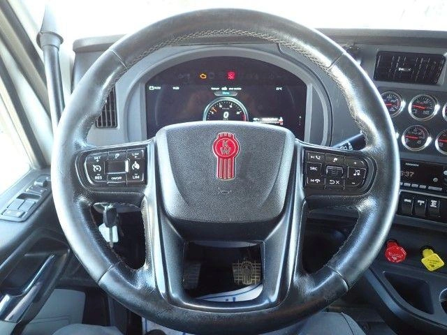 Kenworth W990 2023