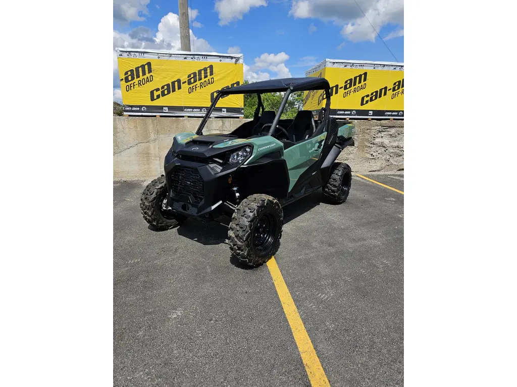 2026 Can-Am COMMANDER - DPS 700