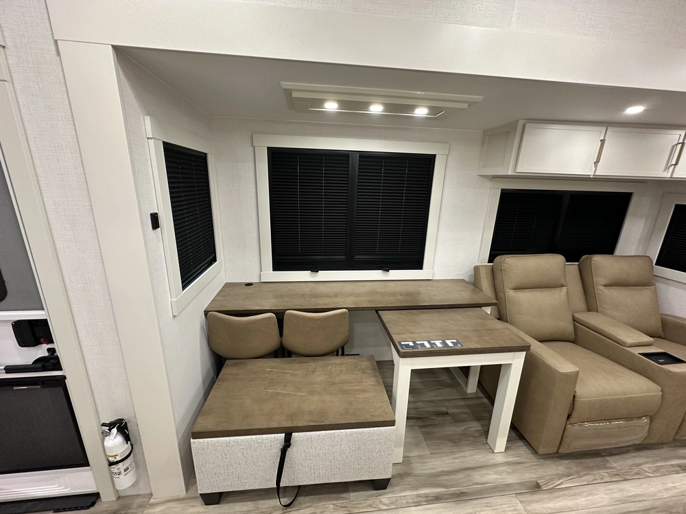 2027 Brinkley Rv Z3100 alt