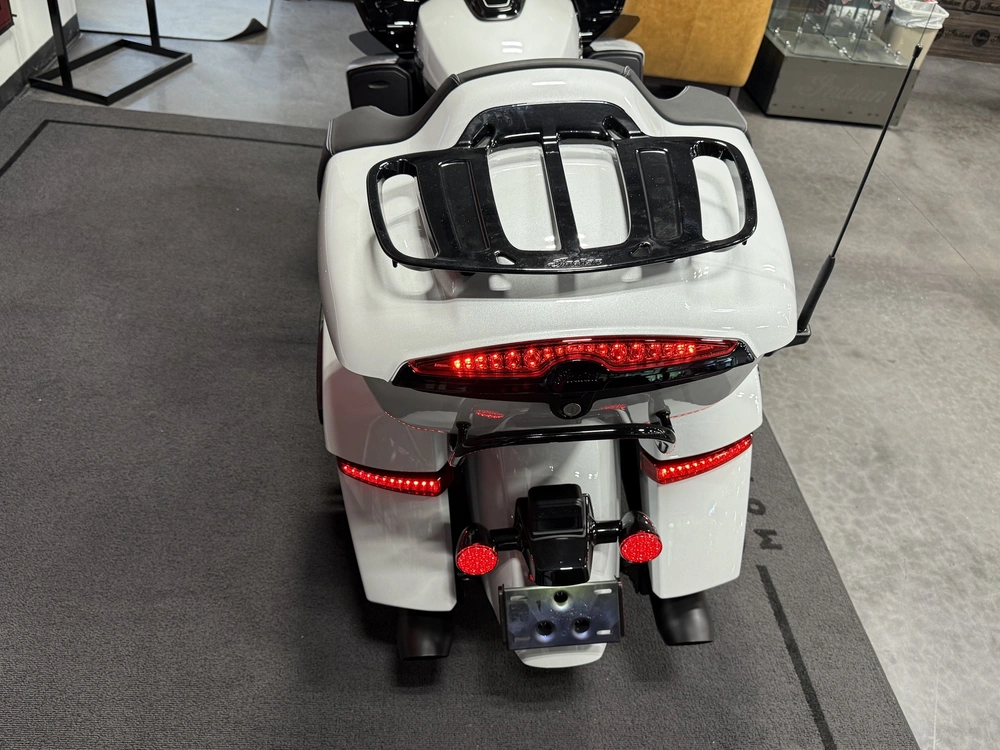 2026 Indian Motorcycle Pursuit Dark Horse 112 alt