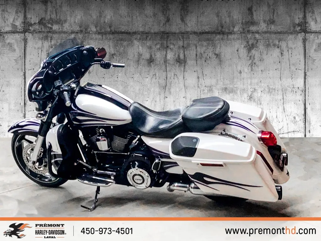 Harley-Davidson CVO Street GlideFLHXSE 2016