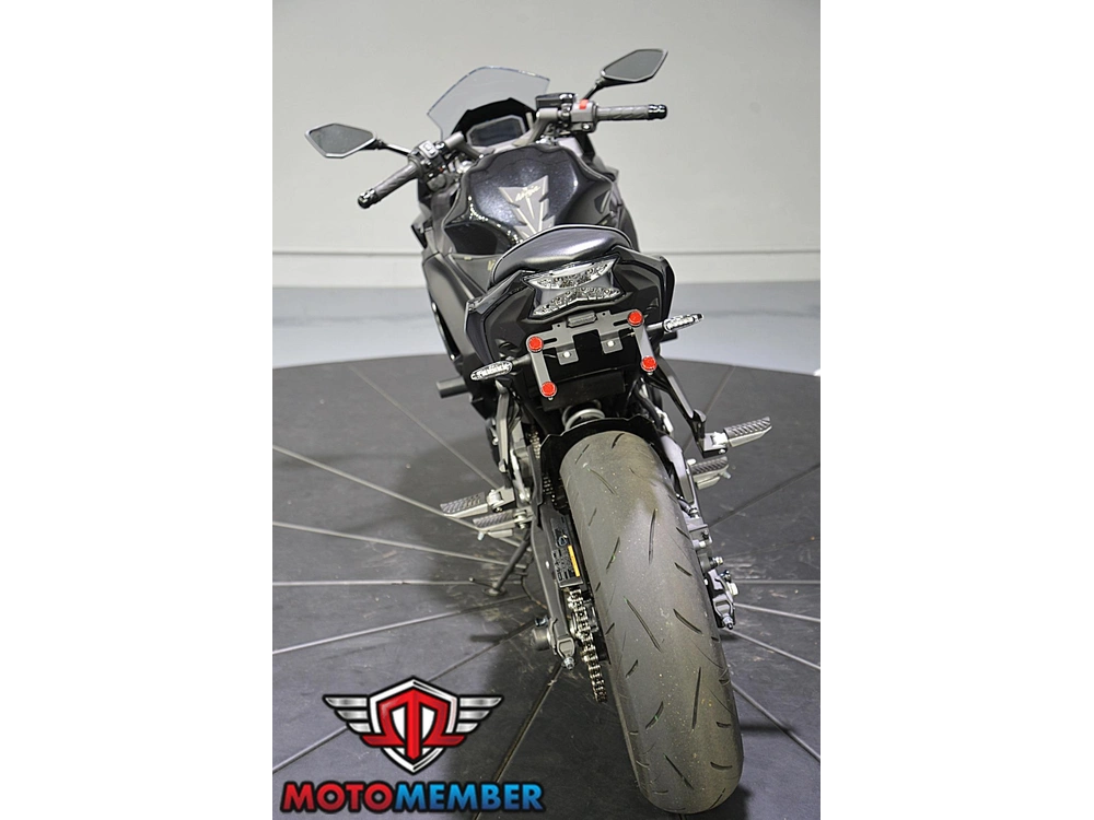 2025 Kawasaki Ninja® 650 alt