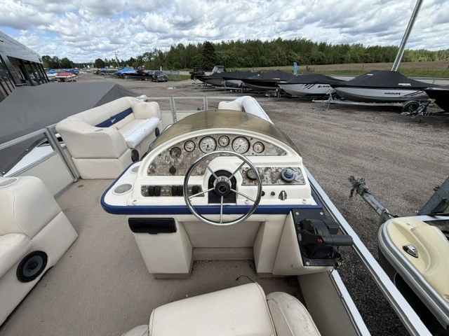 2001 Crest 22 Dl alt