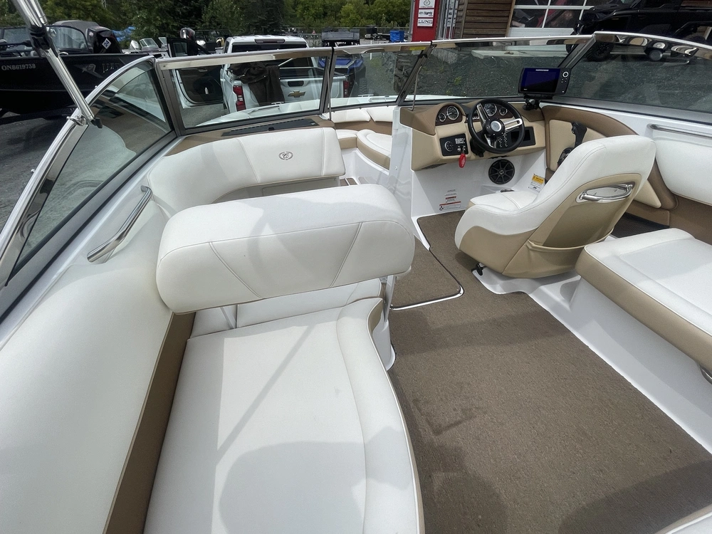 2015 Cobalt Boats 220s alt
