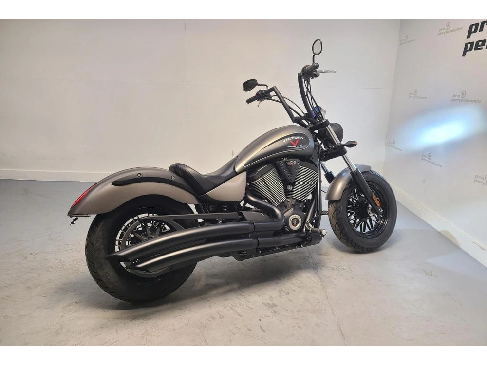 2017 Victory Motorcycles Gunner alt