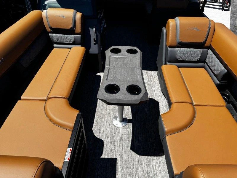 Bennington Marine 22s Swingback Luxe 3t Noir Mat 2026 alt