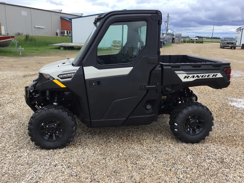 2026 Polaris Ranger 1000 Premium Cabbed alt