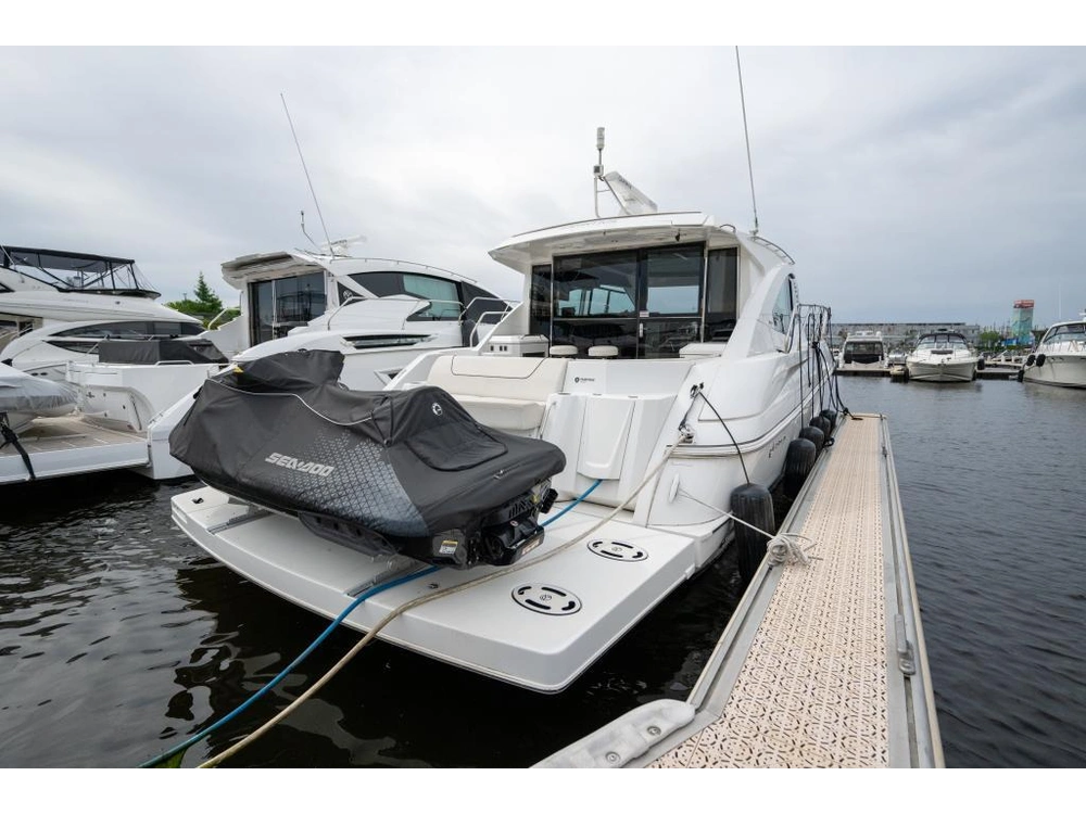 2018 Cruisers Yachts Cantius 45 Diesel - Sur Rendez-vous alt
