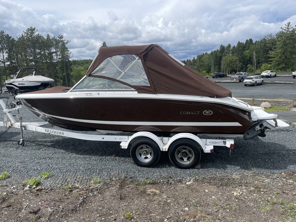 2015 Cobalt Boats 220s alt