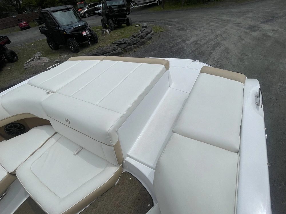 2015 Cobalt Boats 220s alt