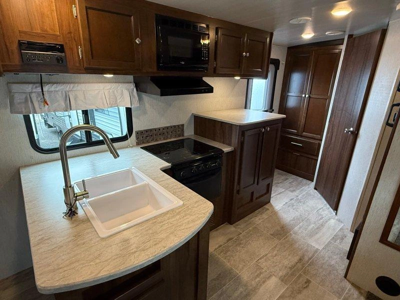 2018 Heartland Wilderness 2185rb alt