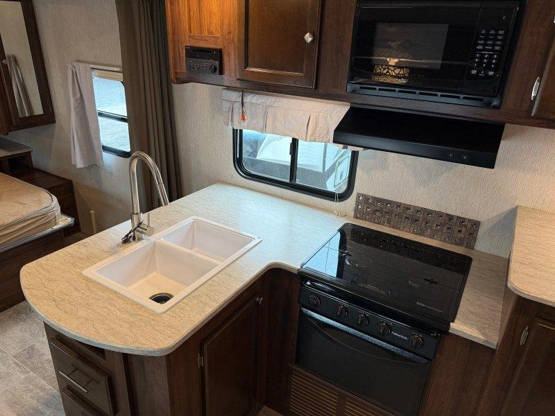 2018 Heartland Wilderness 2185rb alt