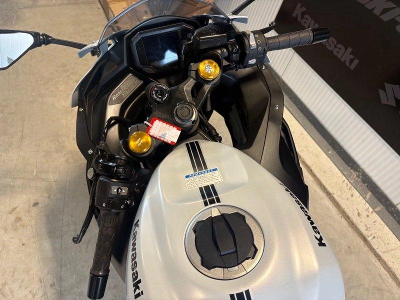 2025 Kawasaki Ninja Zx-4rr alt