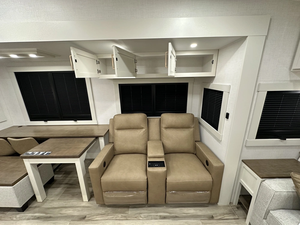 2027 Brinkley Rv Z3100 alt
