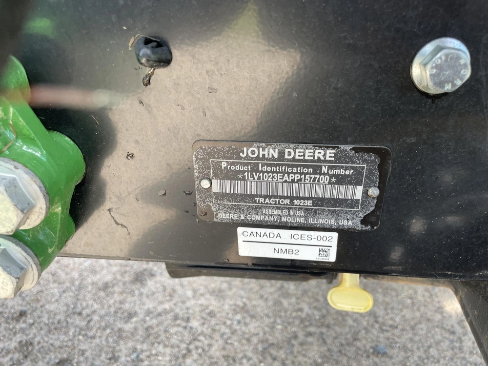 John Deere 1023e 2023 alt