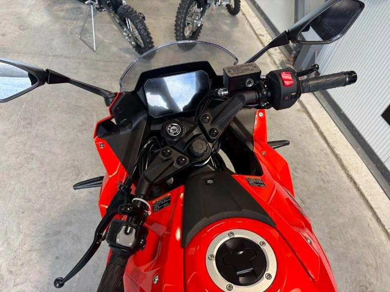 2026 Suzuki Gsx-8r Glass Blaze Orange alt