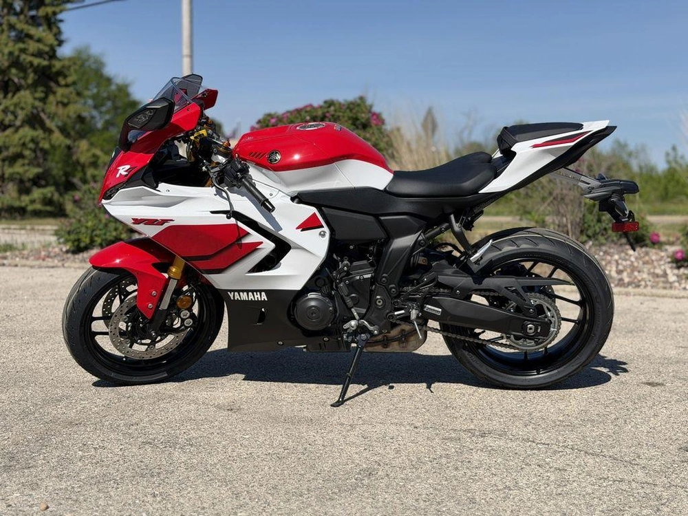 2026 Yamaha Yzf-r7 70th Anniversary Edition alt