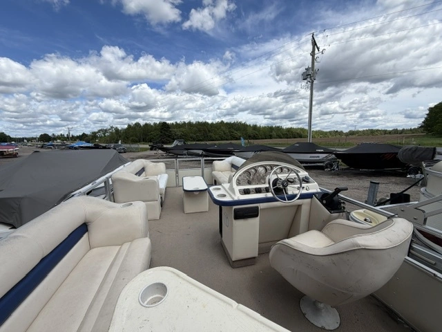 2001 Crest 22 Dl alt
