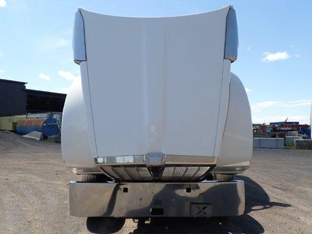 Kenworth W990 2023