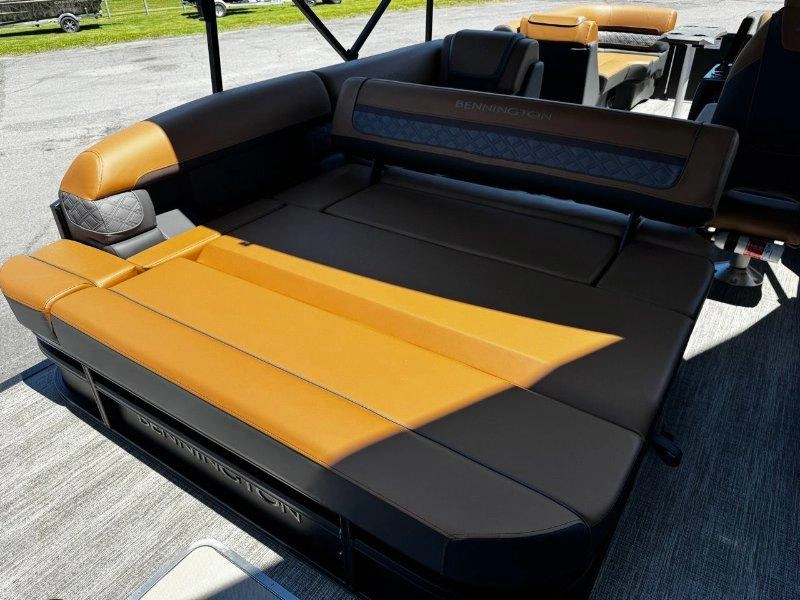 Bennington Marine 22s Swingback Luxe 3t Noir Mat 2026 alt