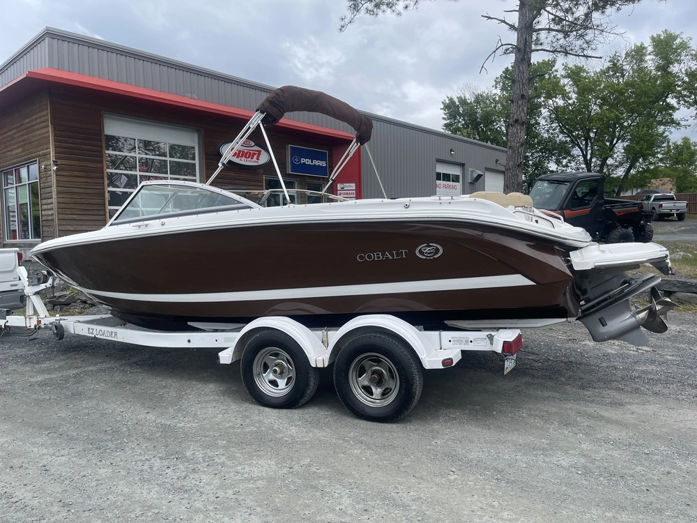 2015 Cobalt Boats 220s alt
