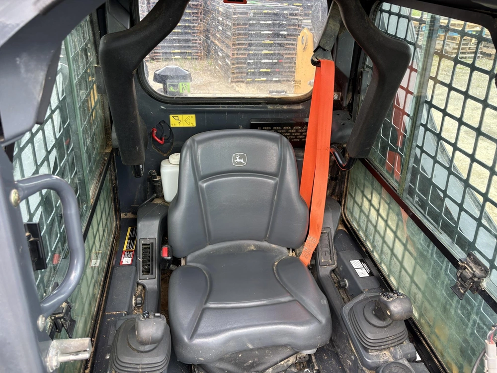 2022 John Deere 318g alt