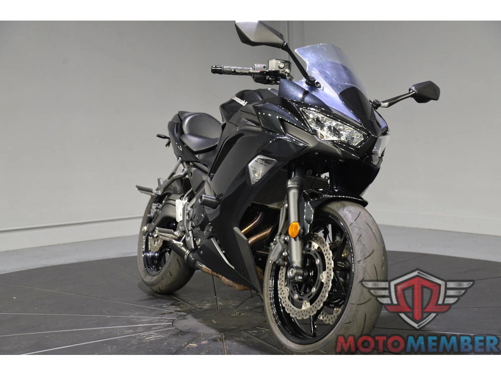 2025 Kawasaki Ninja® 650 alt