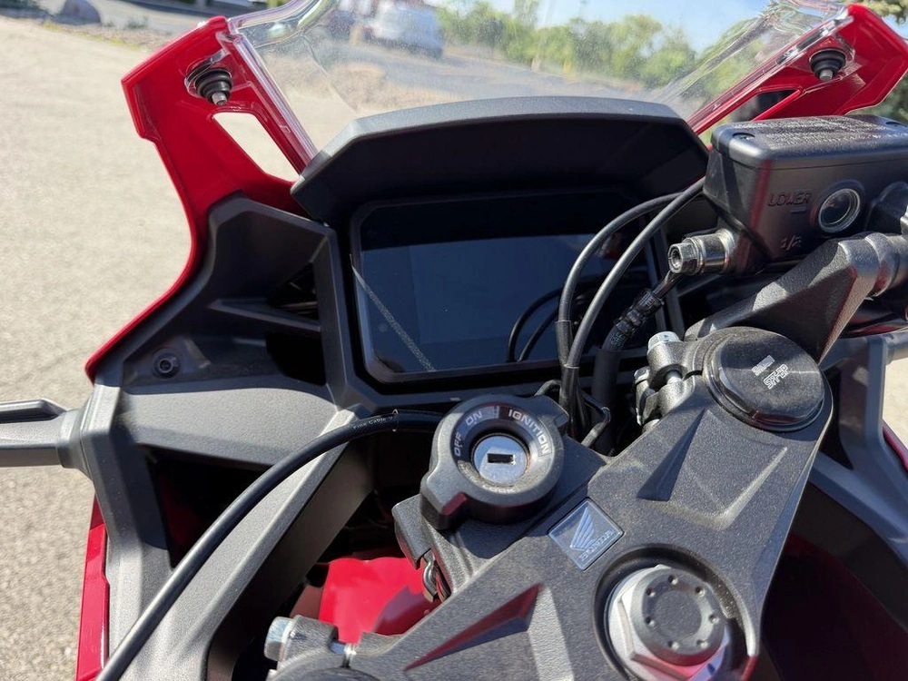 2025 Honda Cbr500r alt