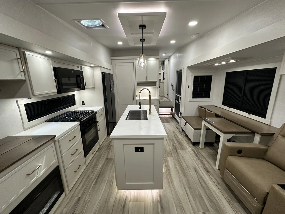 2027 Brinkley Rv Z3100 alt