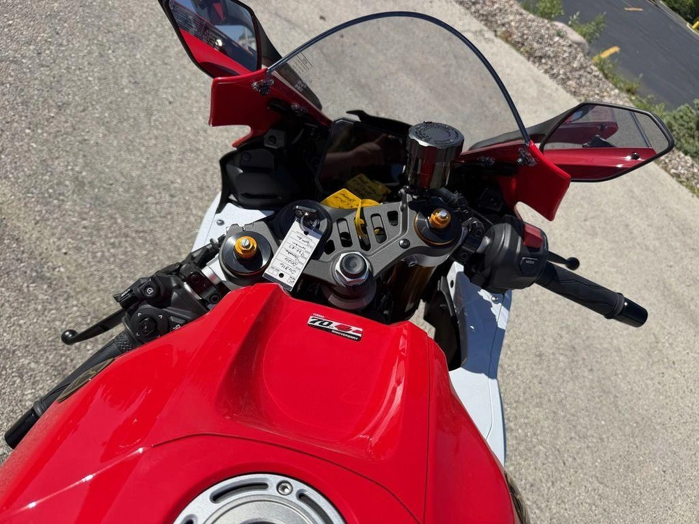 2026 Yamaha Yzf-r7 70th Anniversary Edition alt