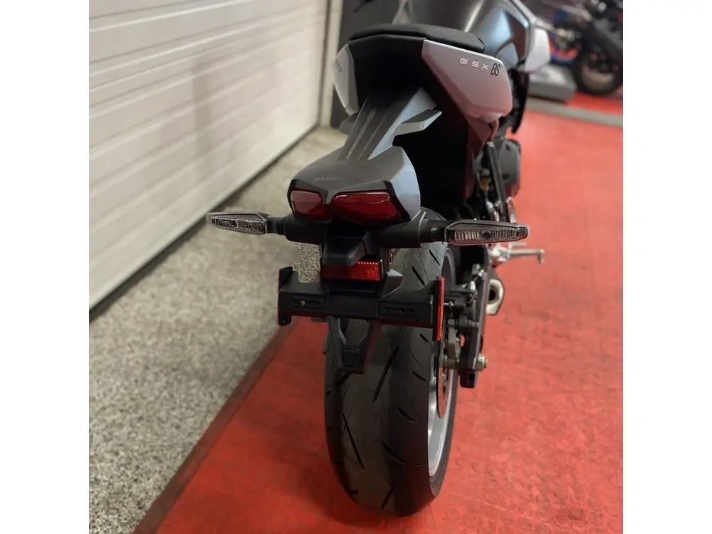 2025 Suzuki Gsx 8s alt