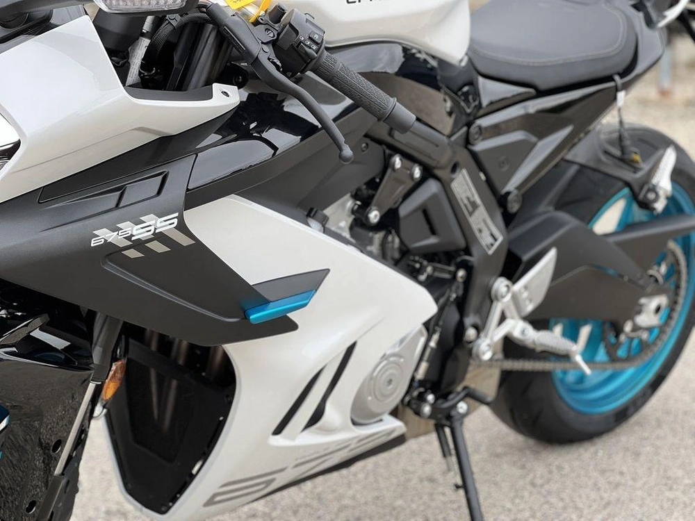 2026 Cfmoto 675ss alt