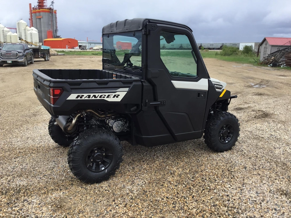 2026 Polaris Ranger 1000 Premium Cabbed alt